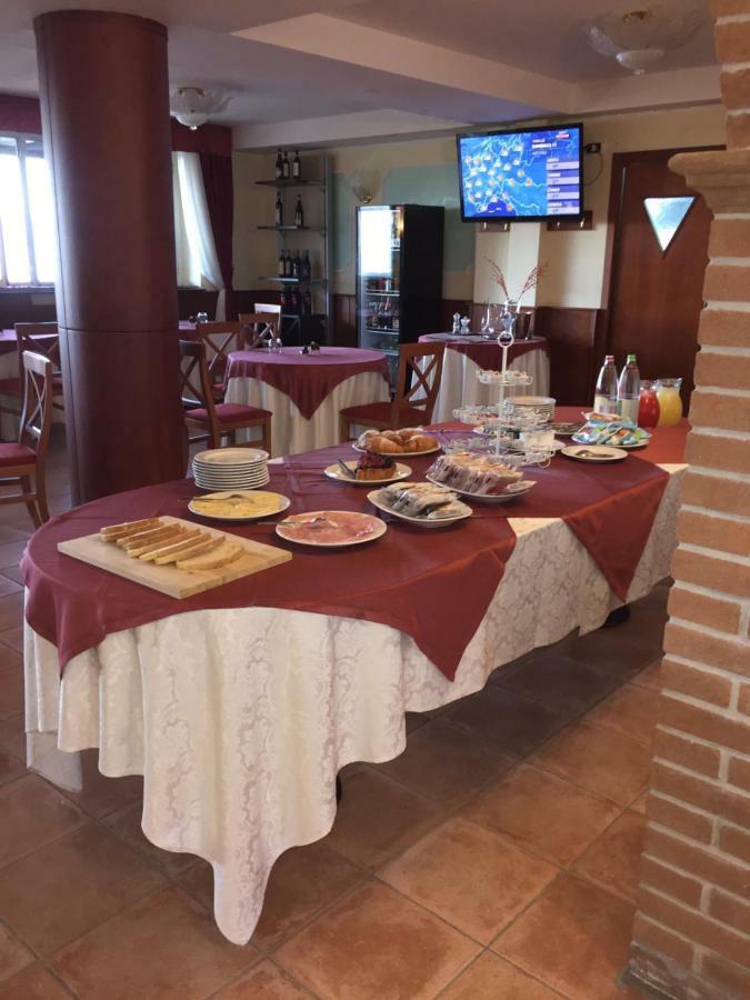 Albergo "Da Gigi" Celano Bagian luar foto